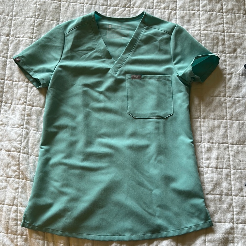 FIGS Catarina One-Pocket Scrub Top in Fresh Aqua